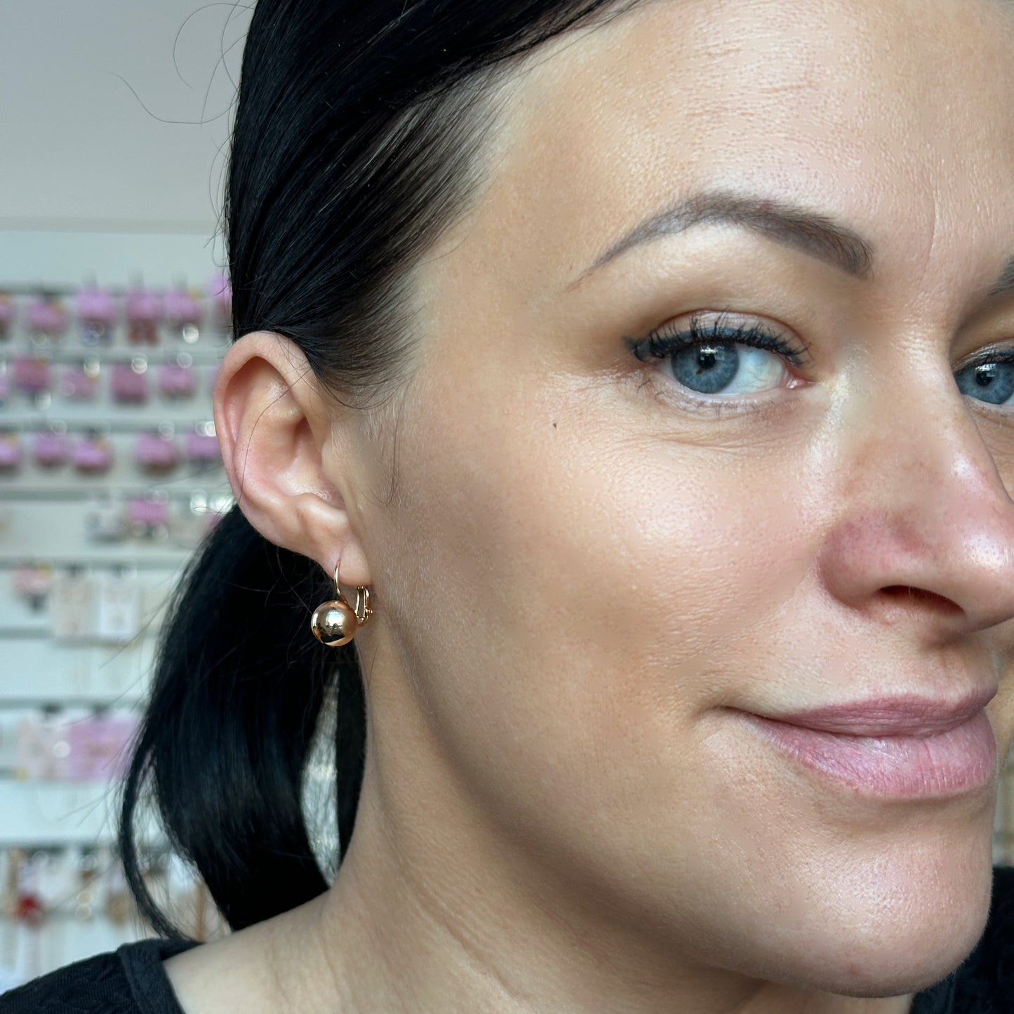 Gold-plated earrings with a gold ball and English clasp