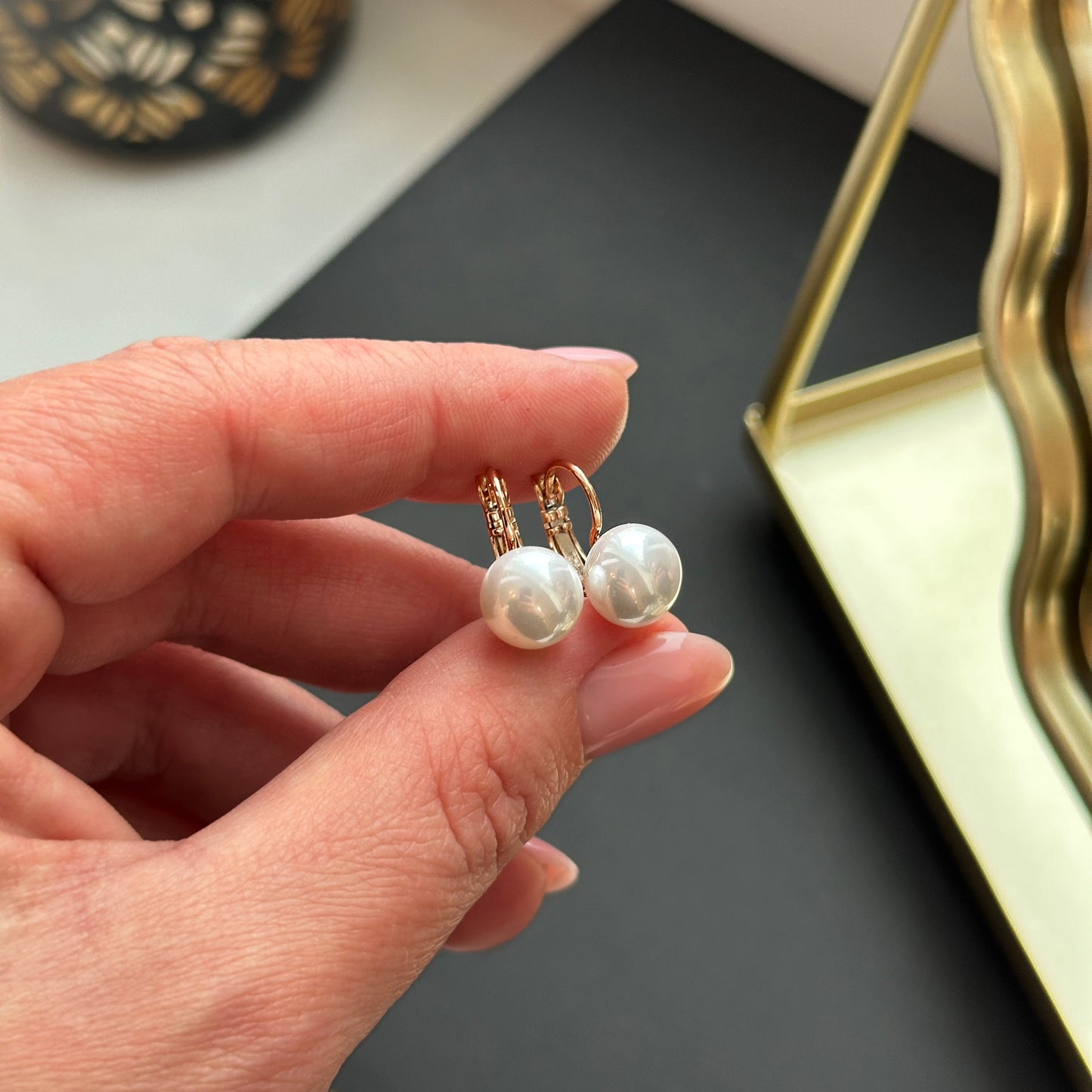 Gold-plated pearl earrings with English clasp