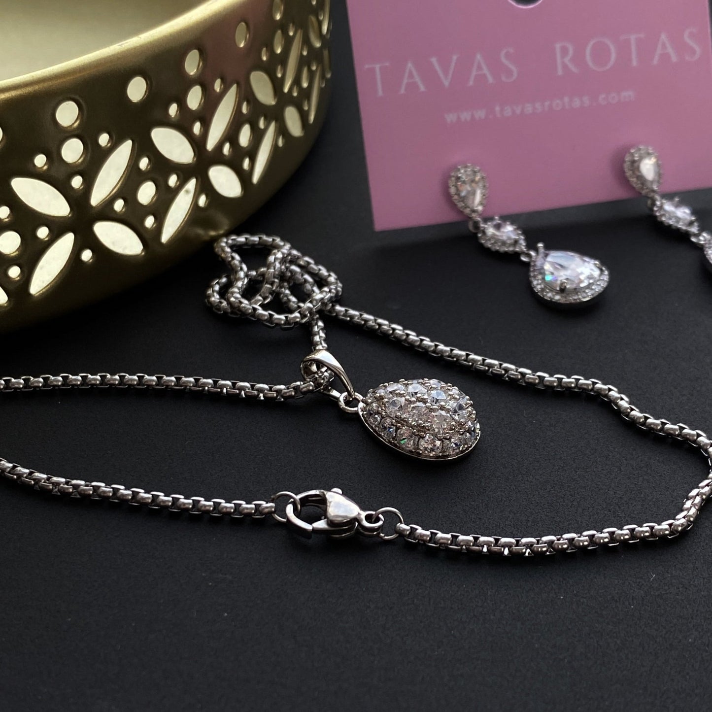 Apsudrabota kaklarota ar lāses kulonu un cirkonijiem - 18k - apzeltita - rotas