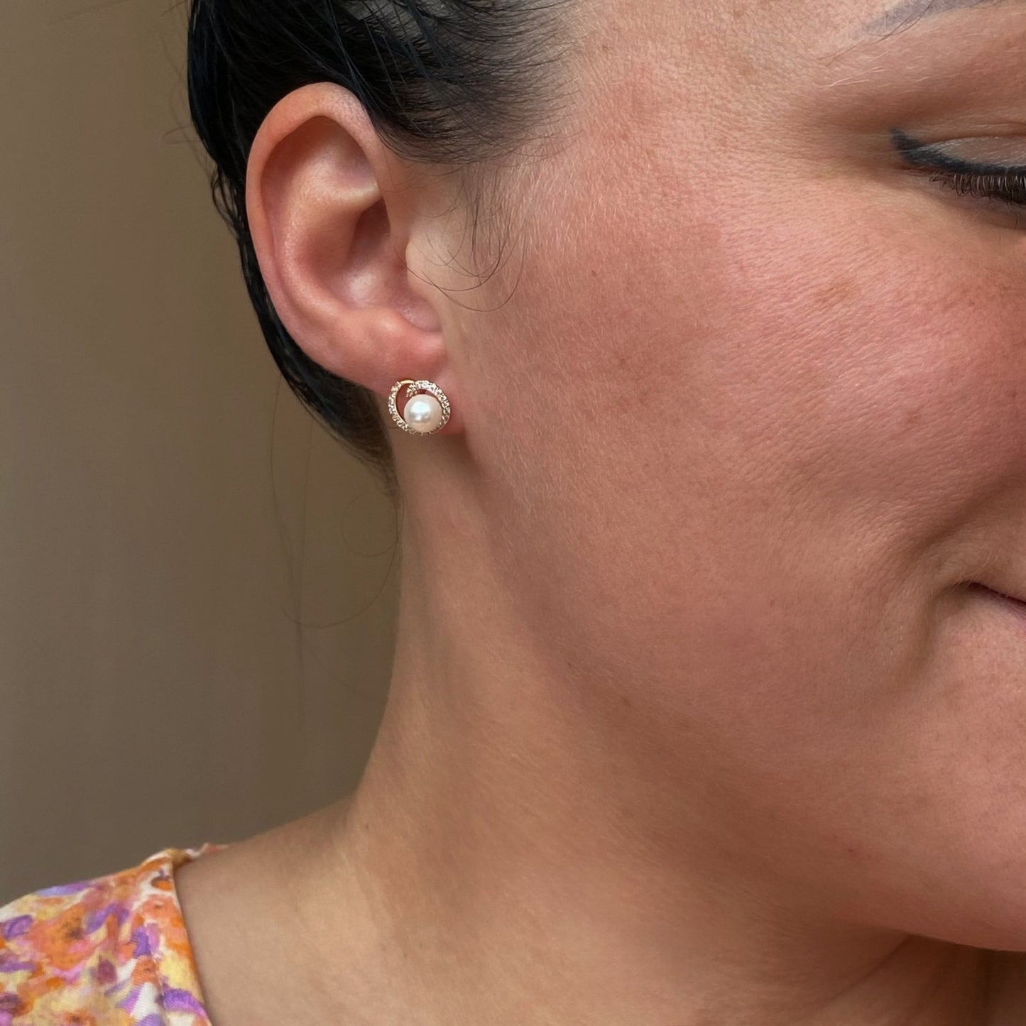 Apzeltīti auskari ar pērlīti – TAVAS ROTAS