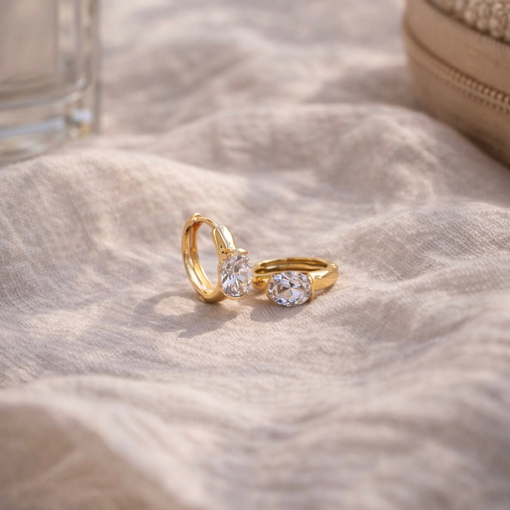 Apzeltīti riņķīši ar baltu ovālo cirkoniju - 18k - apzeltita - rotas