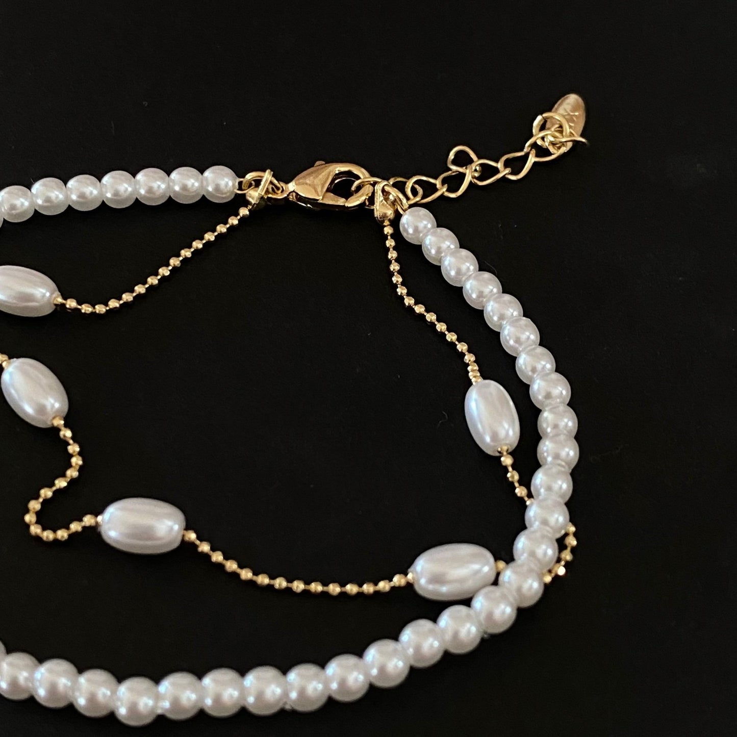 Double Pearl – dubultā rokassprādze ar pērlītēm – apzeltītas rotaslietas | Tavas Rotas