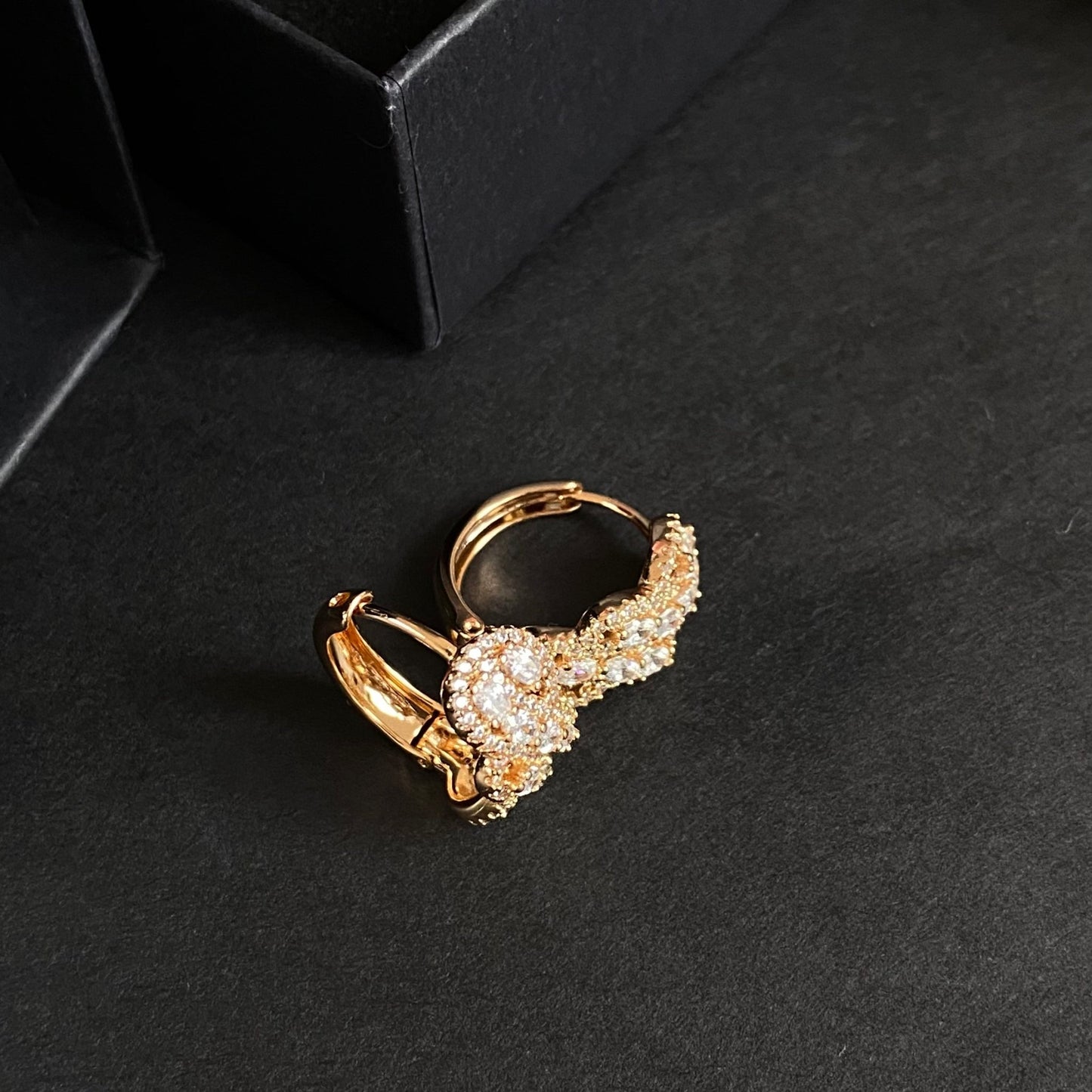 Royal Shine – Apzeltīti auskari ar ovāliem cirkonijiem – apzeltītas rotaslietas | Tavas Rotas