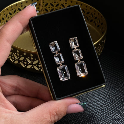 Crystal Drop – Luxurious gold-plated earrings with three crystals