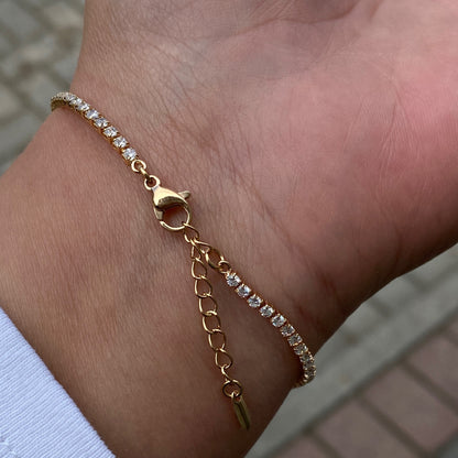 Adjustable gold-plated bracelet with zirconia
