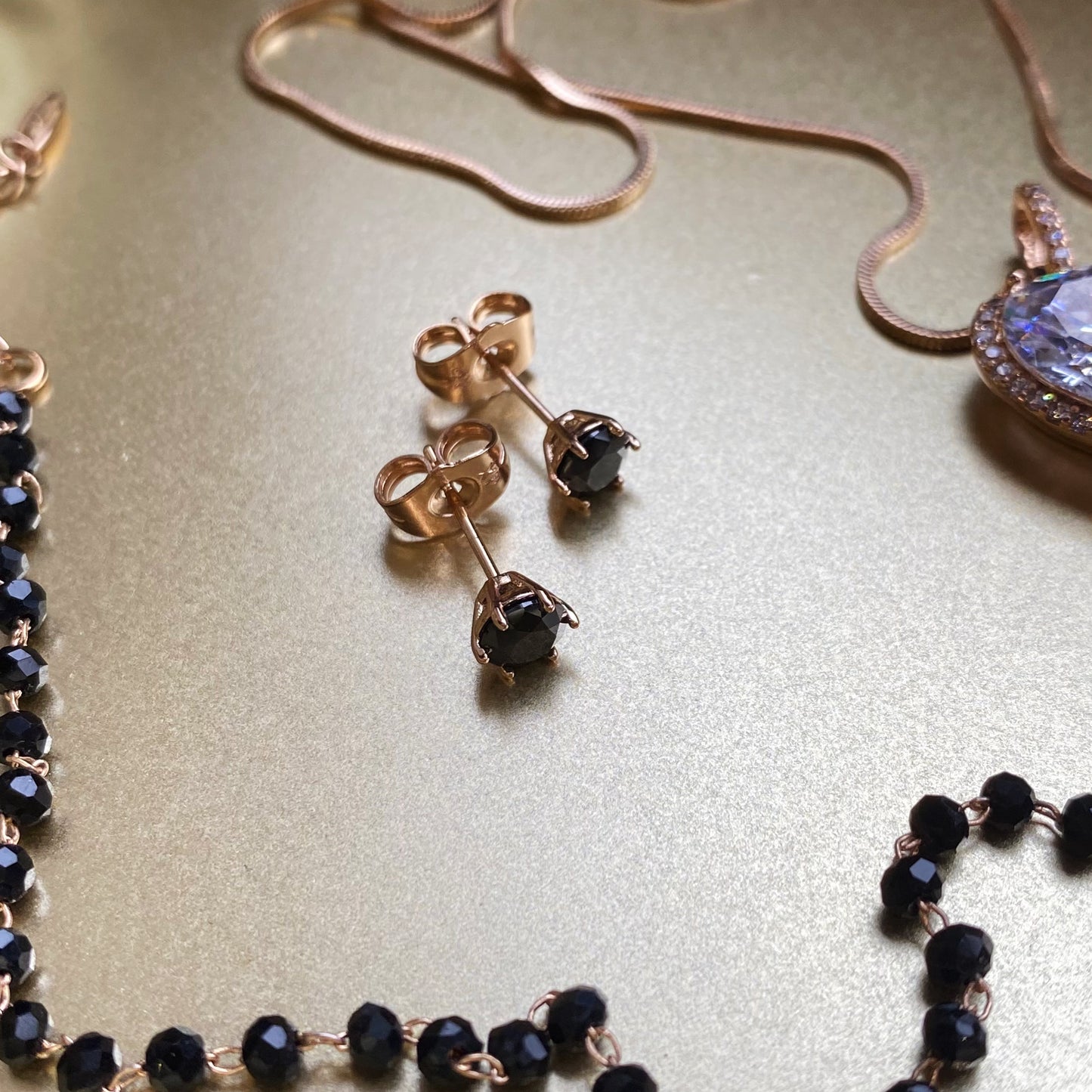 Gold-plated stud earrings with black crystal