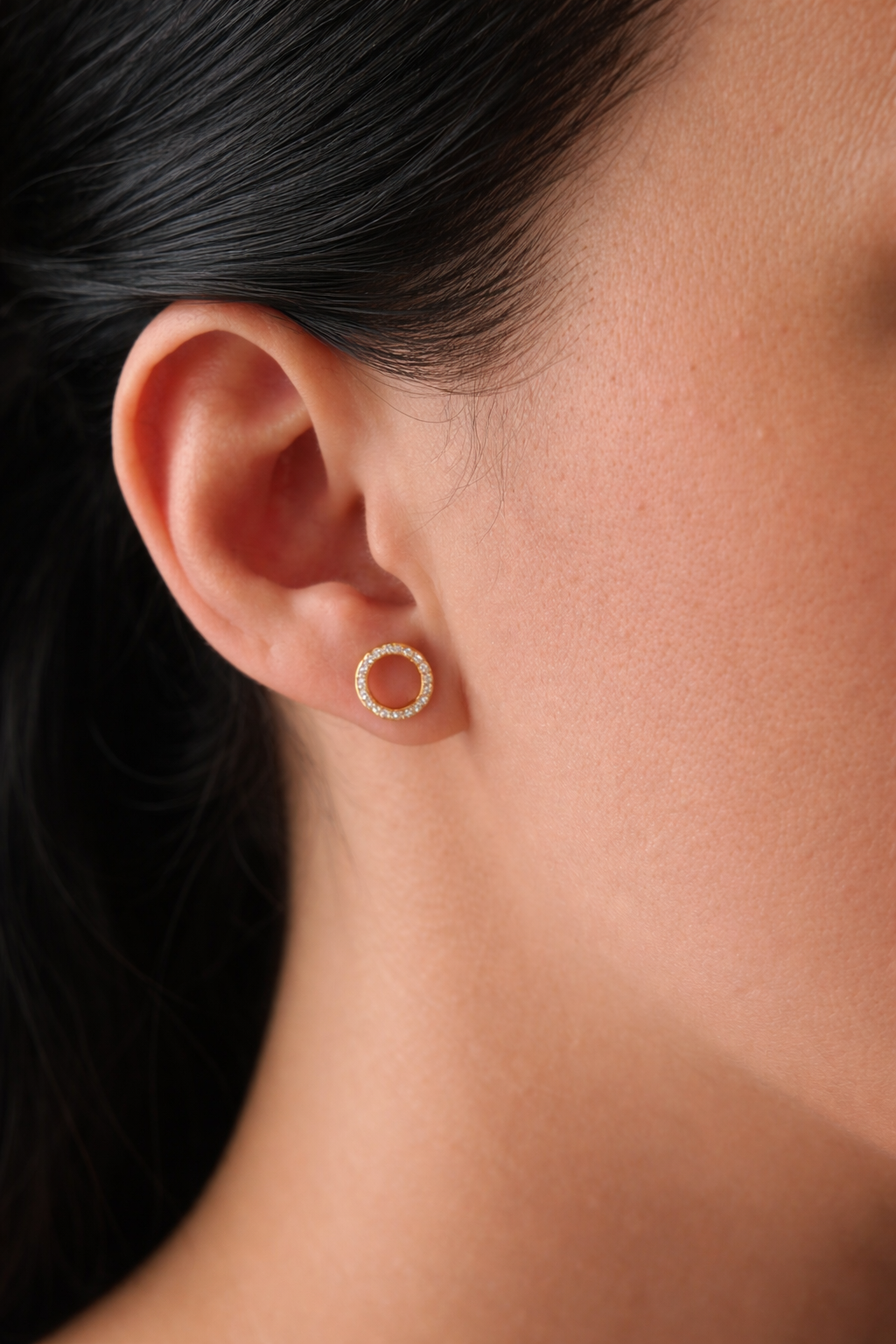 Apzeltītas nagliņas ar cirkoniju riņķi