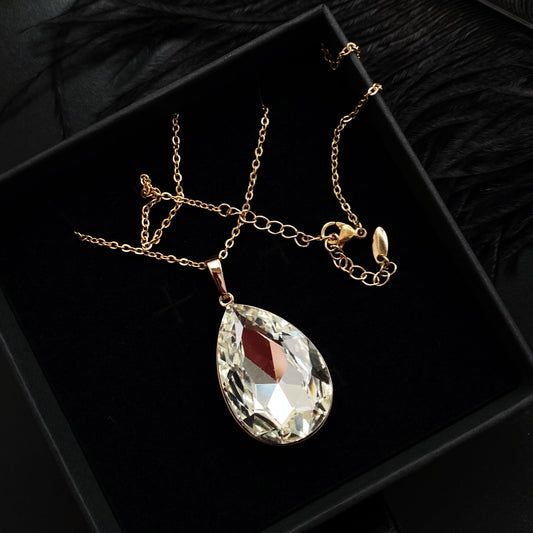 LUX CRYSTAL NECKLACE