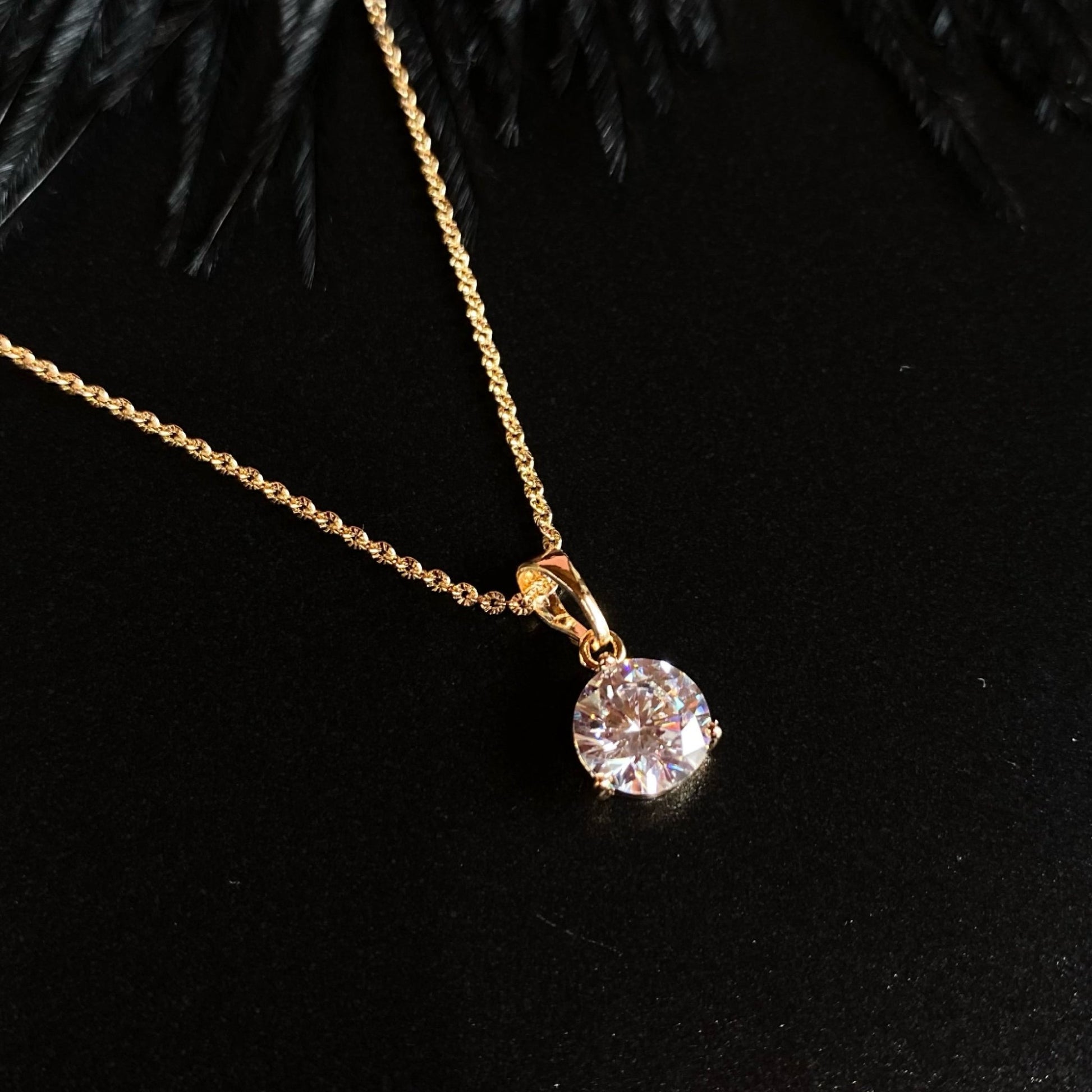 Anna - 18k Gold Plated Necklace with Round Pendant