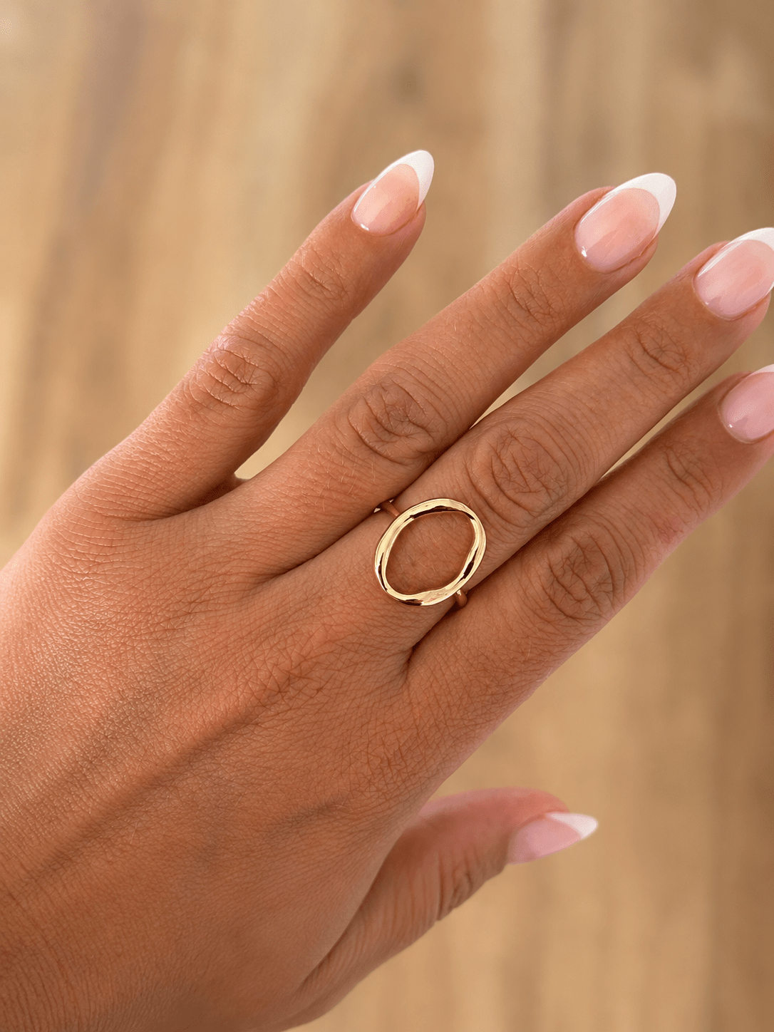 Annika – 18k apzeltīts gredzens ar ovālu siluetu apzeltītas rotaslietas sievietēm