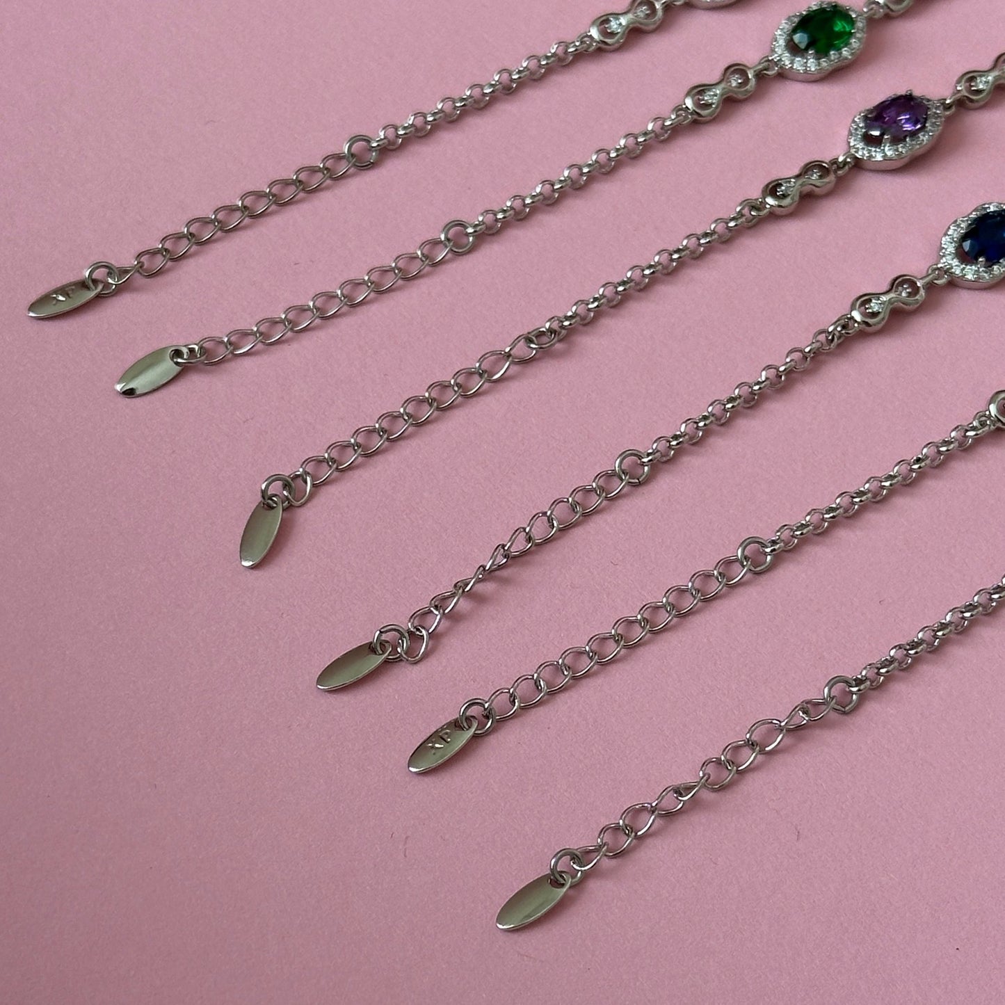 Apsudrabota rokassprādze ar krāsainiem kristāliem - 18k - apzeltita - rotas