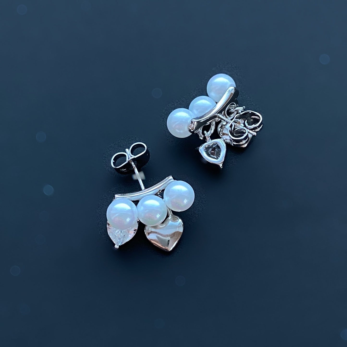 Apsudraboti nagliņu auskari ar pērlītēm un sirsniņām - 18k - apzeltita - rotas