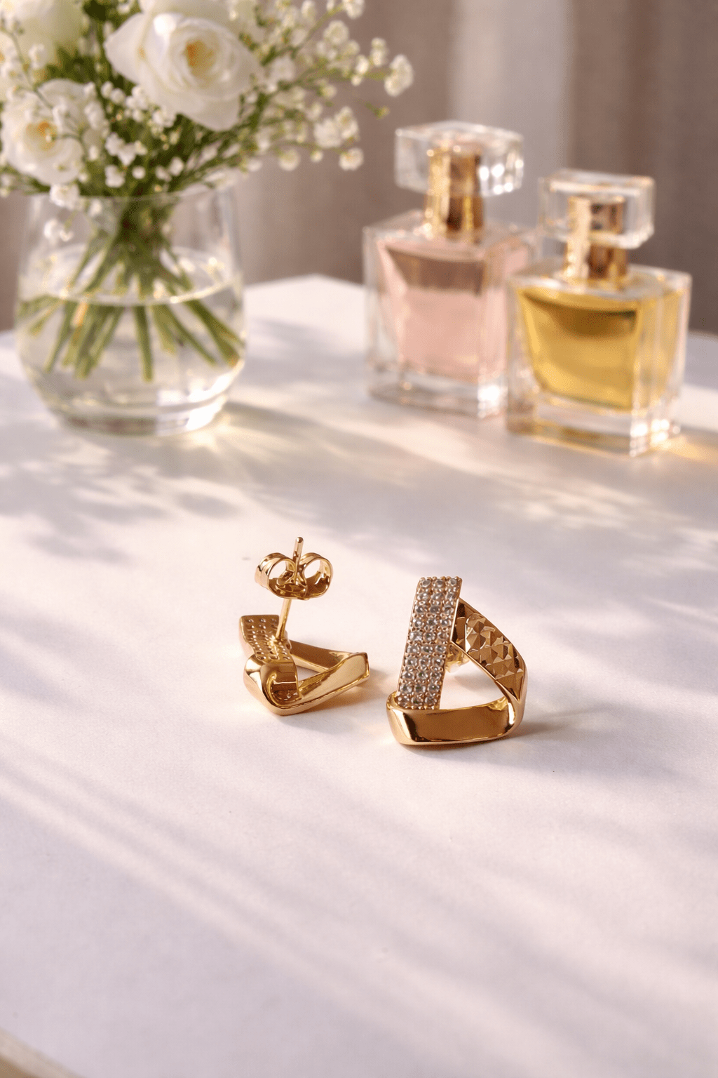 Apzeltītas nagliņas ar ķēdītes tekstūru un cirkonijiem - 18k - apzeltita - rotas