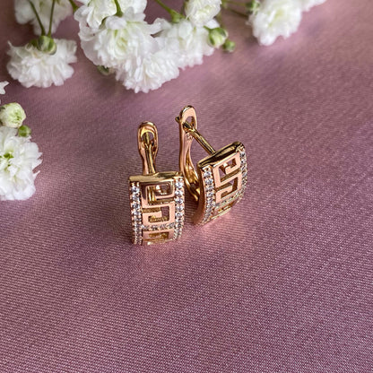 Apzeltīti auskari ar grieķu rakstu