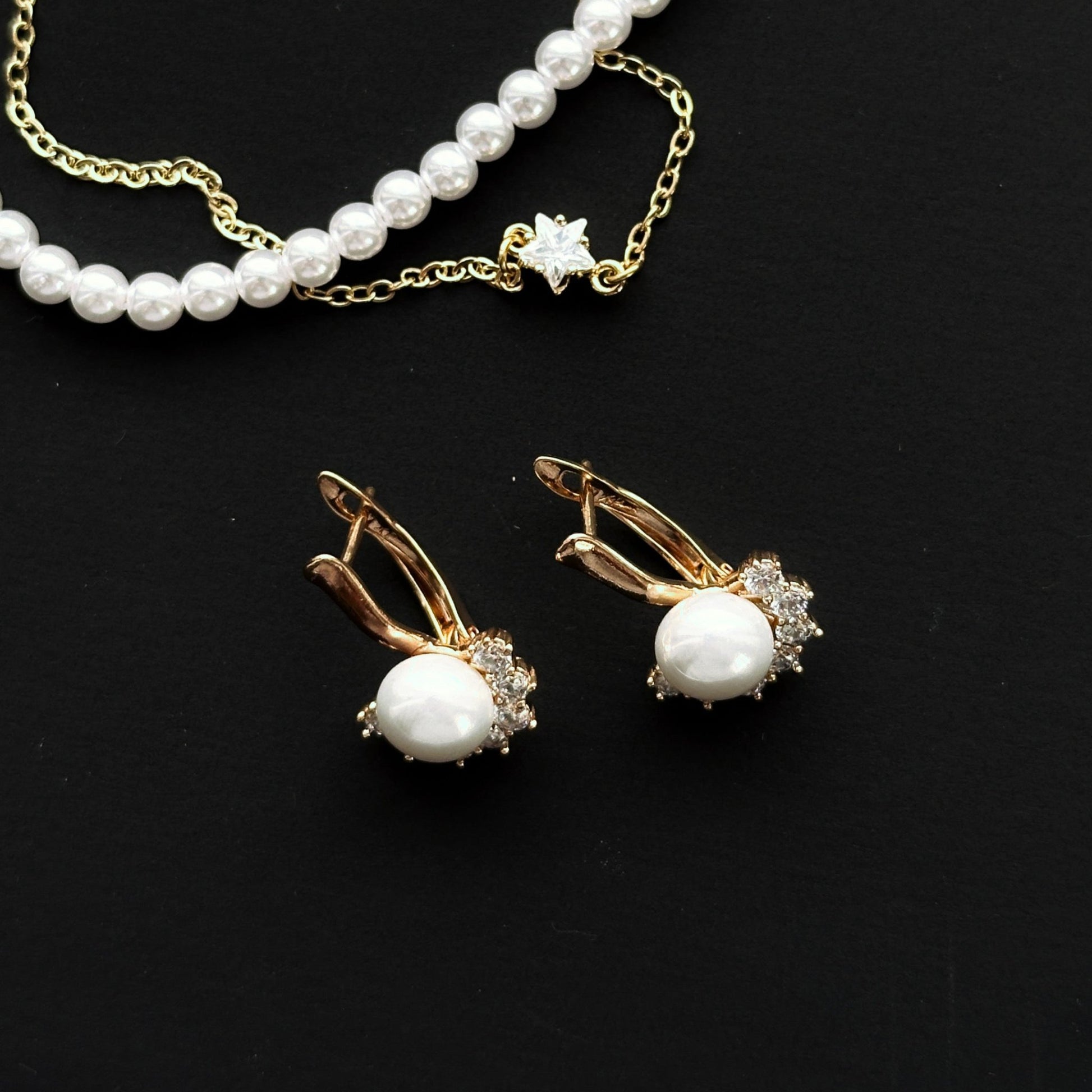 Apzeltīti auskari ar pērlīti un cirkoniju vainagu - 18k - apzeltita - rotas