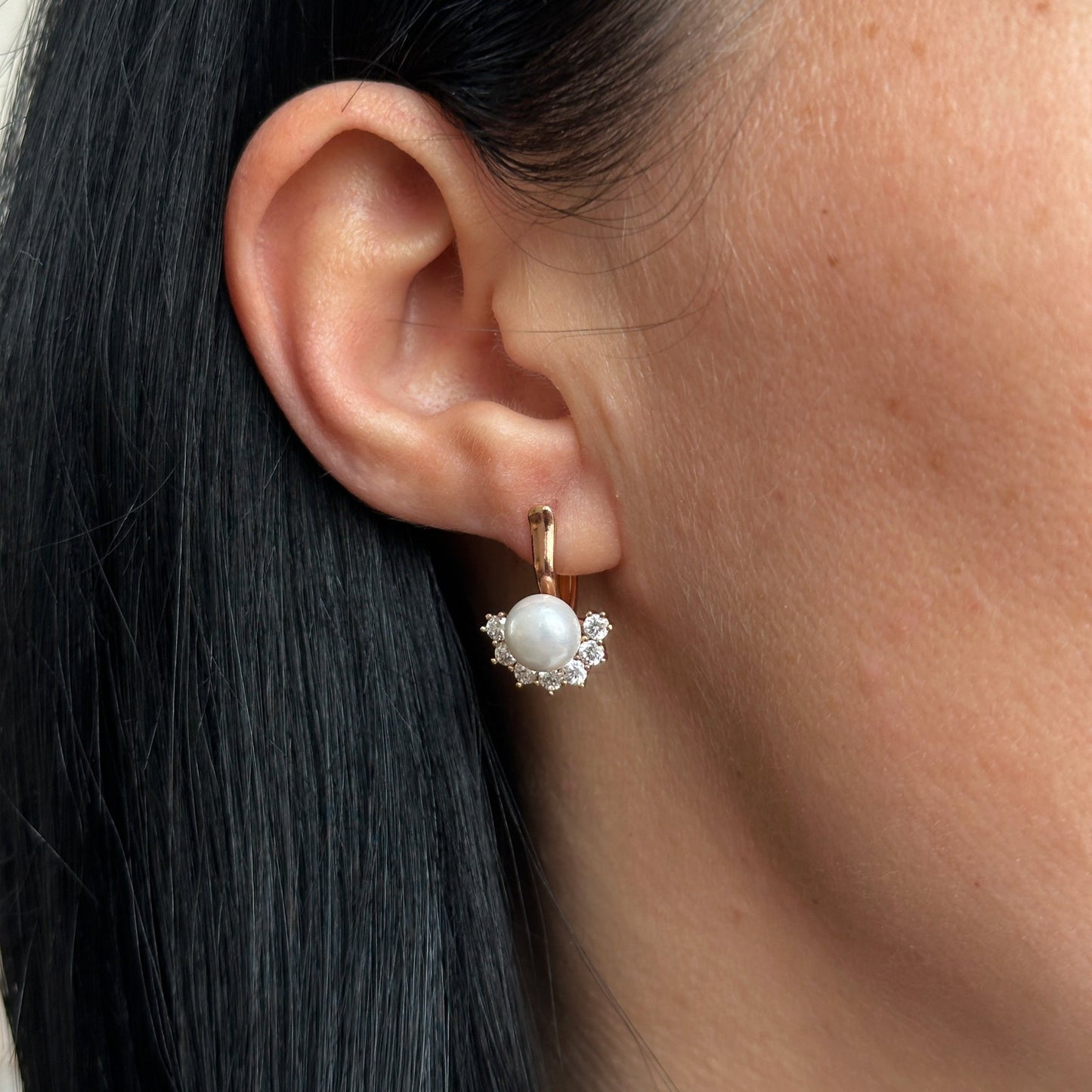 Apzeltīti auskari ar pērlīti un cirkoniju vainagu - 18k - apzeltita - rotas