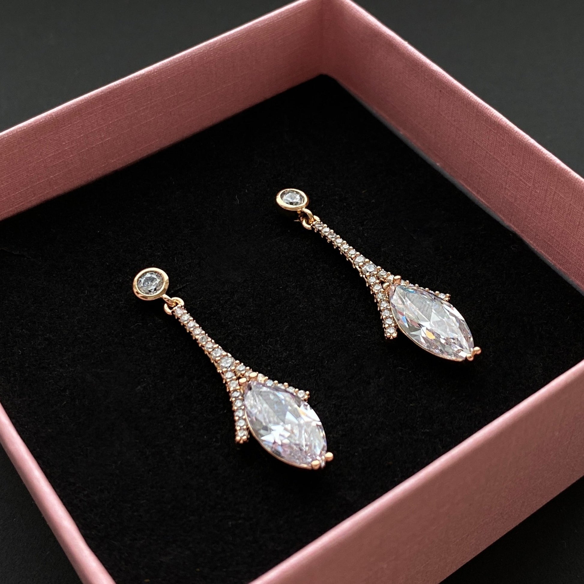 Apzeltīti garie auskari ar kristāliem - 18k - apzeltita - rotas