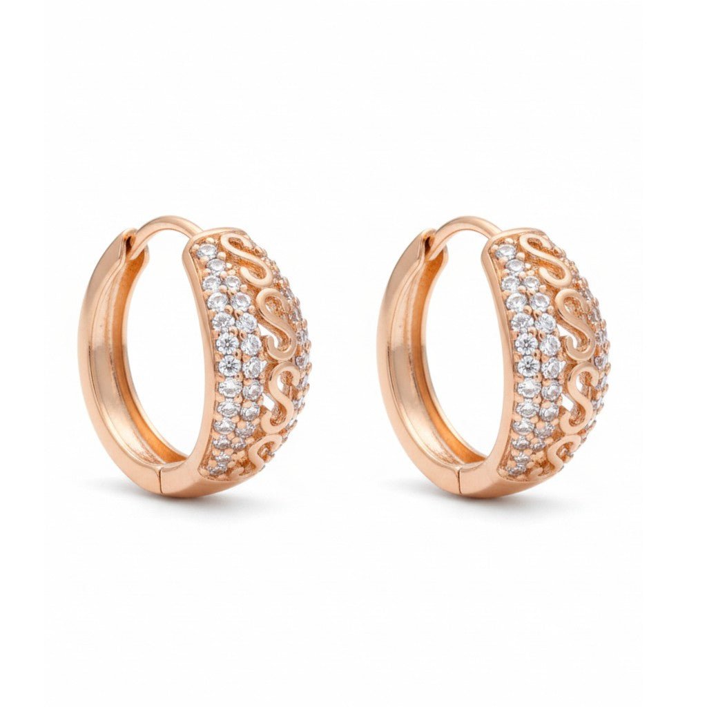 Apzeltīti riņķīši ar cirkonijiem un savītu dizainu - 18k - apzeltita - rotas