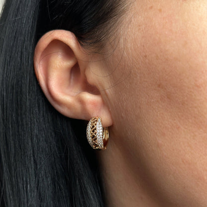 Apzeltīti riņķīši ar cirkonijiem un savītu dizainu - 18k - apzeltita - rotas