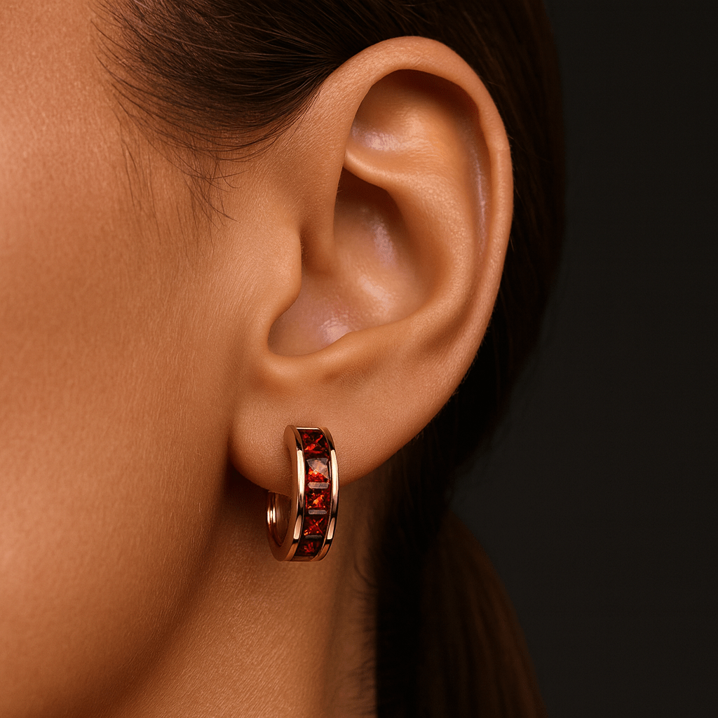 Apzeltīti riņķiši ar sarkaniem cirkonijiem – apzeltītas rotaslietas | Tavas Rotas