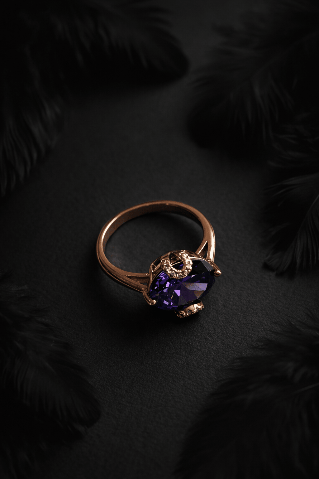 Apzeltīts gredzens ar lielu violetu kristālu - 18k - apzeltita - rotas