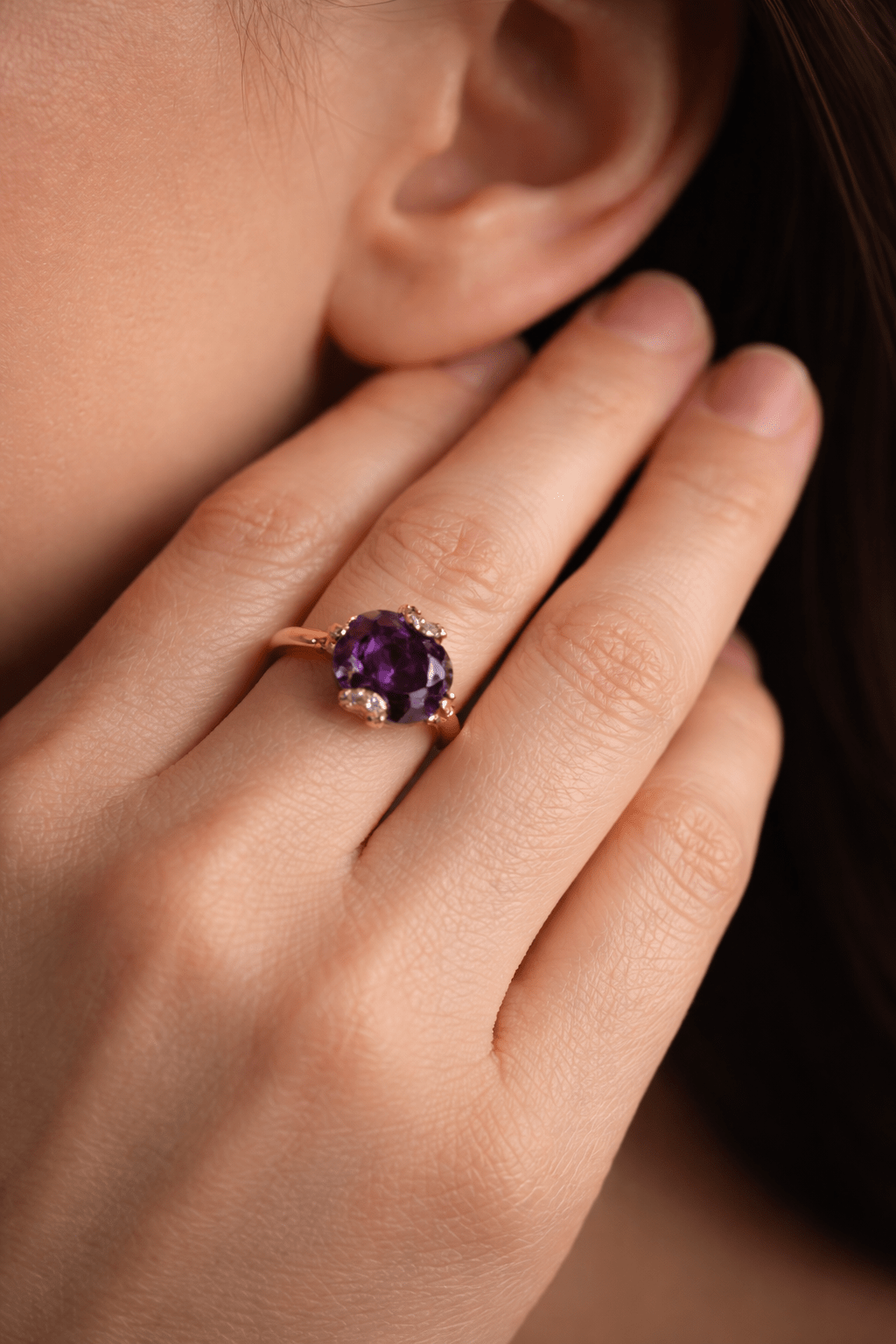 Apzeltīts gredzens ar lielu violetu kristālu - 18k - apzeltita - rotas