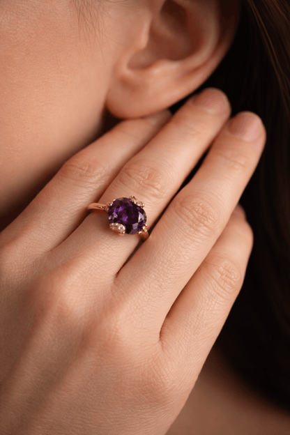 Apzeltīts gredzens ar lielu violetu kristālu - 18k - apzeltita - rotas