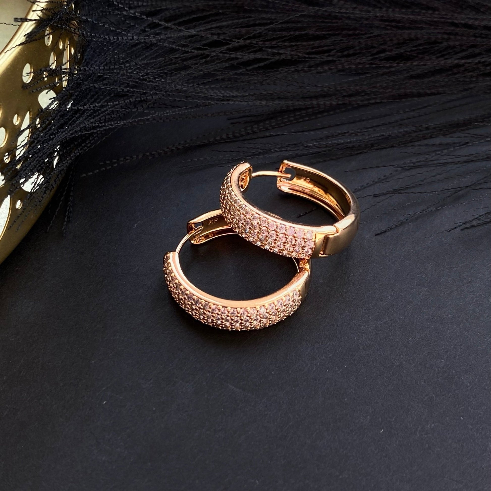  - Glam Pavé – Izteiksmīgi riņķīšu auskari - 4