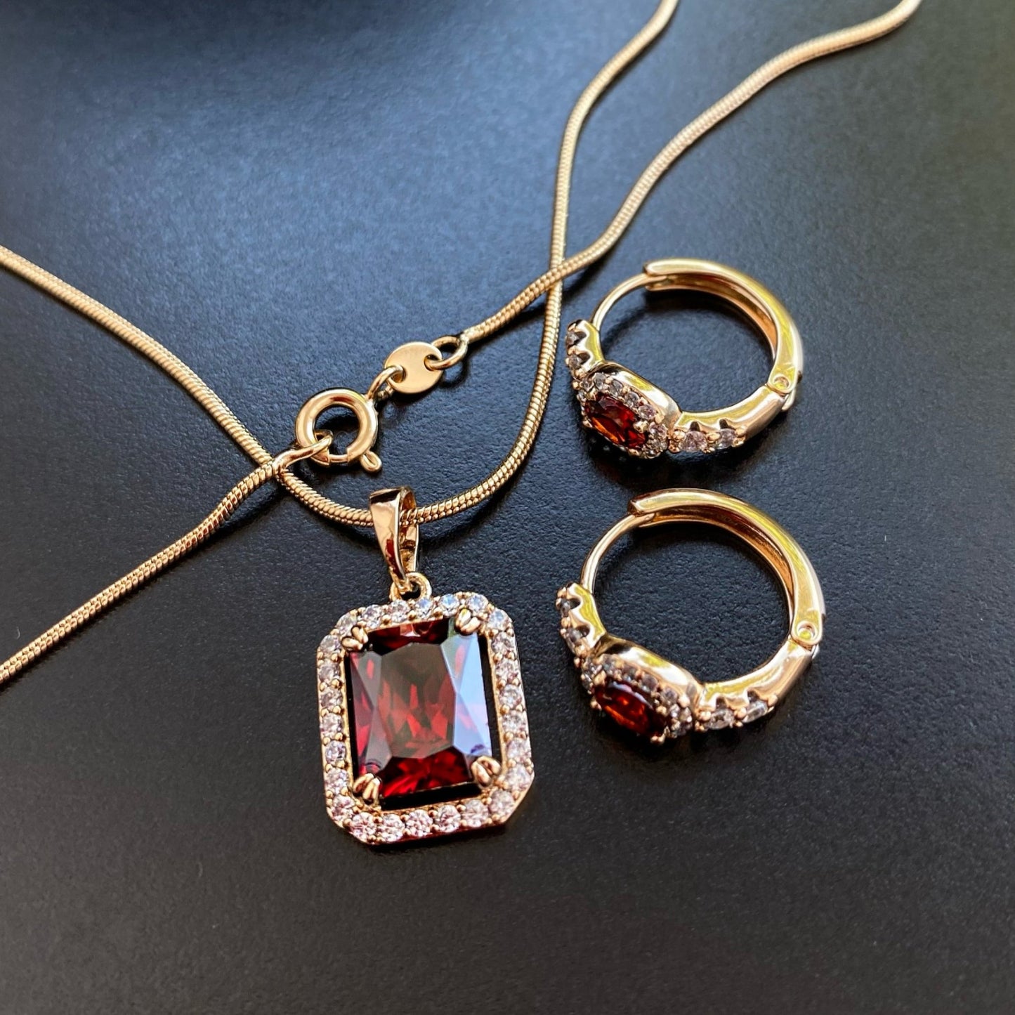 GOLD PLATED JEWELRY SET WITH RED ZIRCONS -