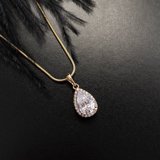 GOLD PLATED NECKLACE WITH DROP PENDANT