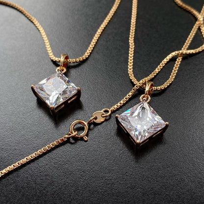 GOLD PLATED NECKLACE WITH SQUARE PENDANT -