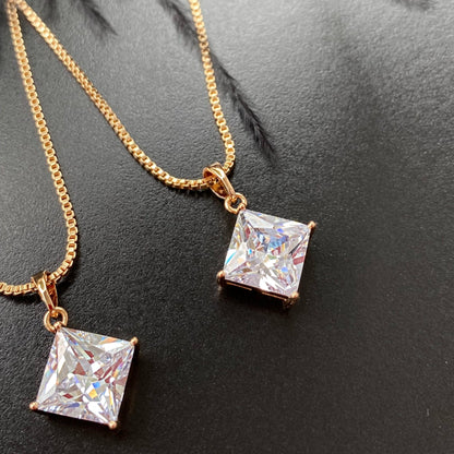 GOLD PLATED NECKLACE WITH SQUARE PENDANT -