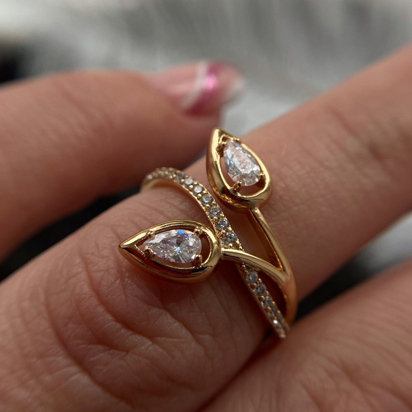 GOLD PLATED RING WITH FLOWERS -