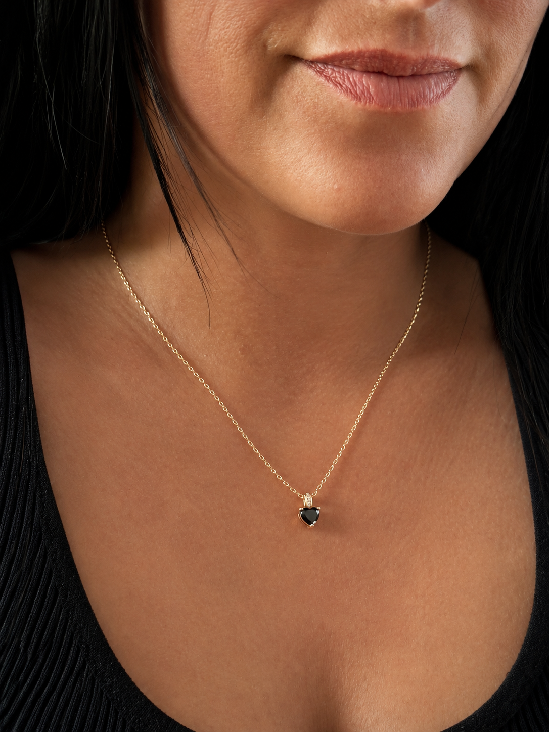 Noir – 18k gold plated necklace with black pendant