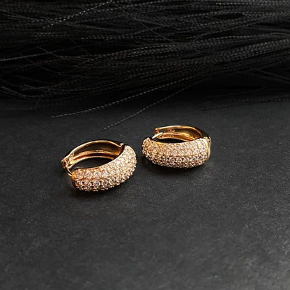  - Luxe Curve – Mirdzošie riņķīšu auskari - 3