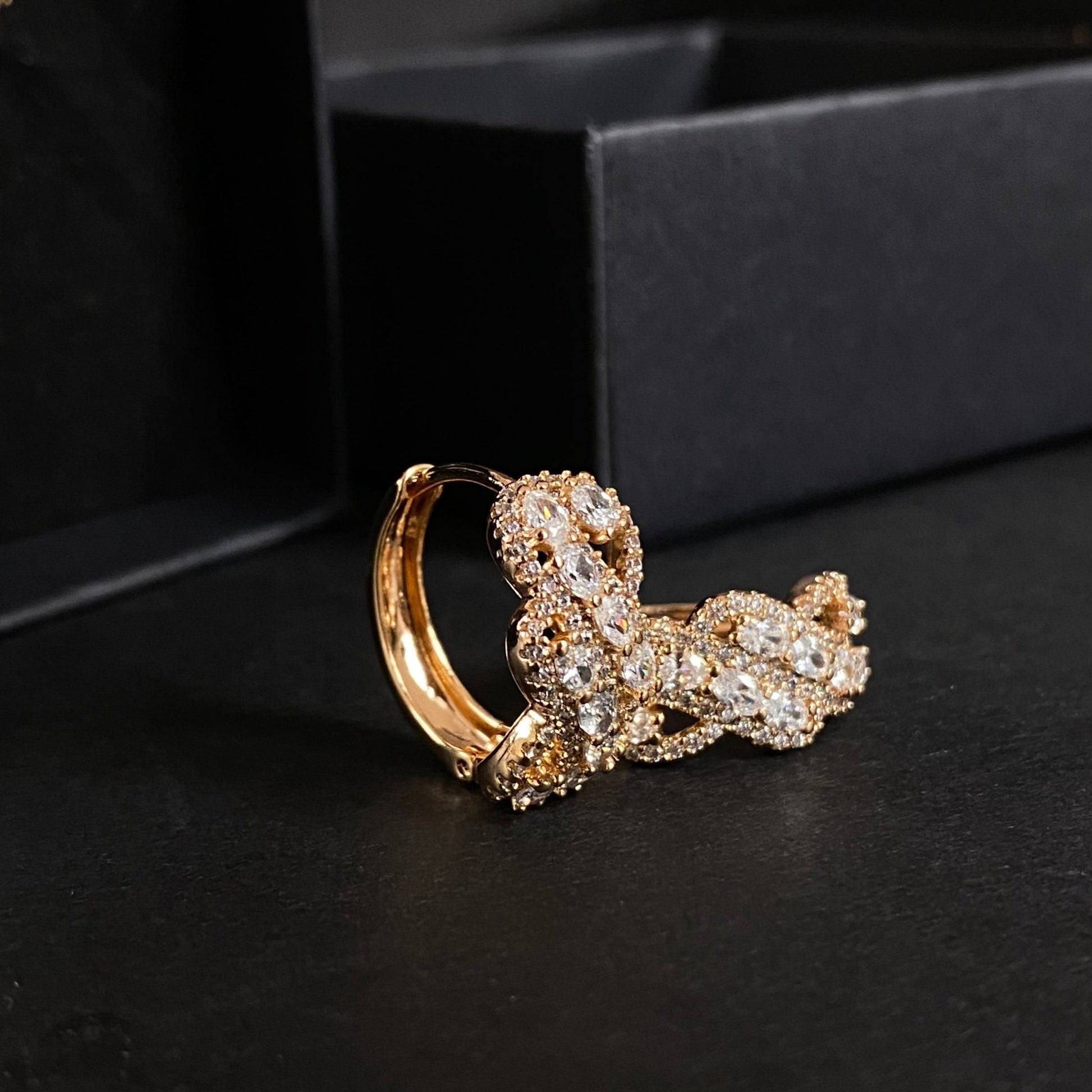 Royal Shine – Apzeltīti auskari ar ovāliem cirkonijiem – apzeltītas rotaslietas | Tavas Rotas