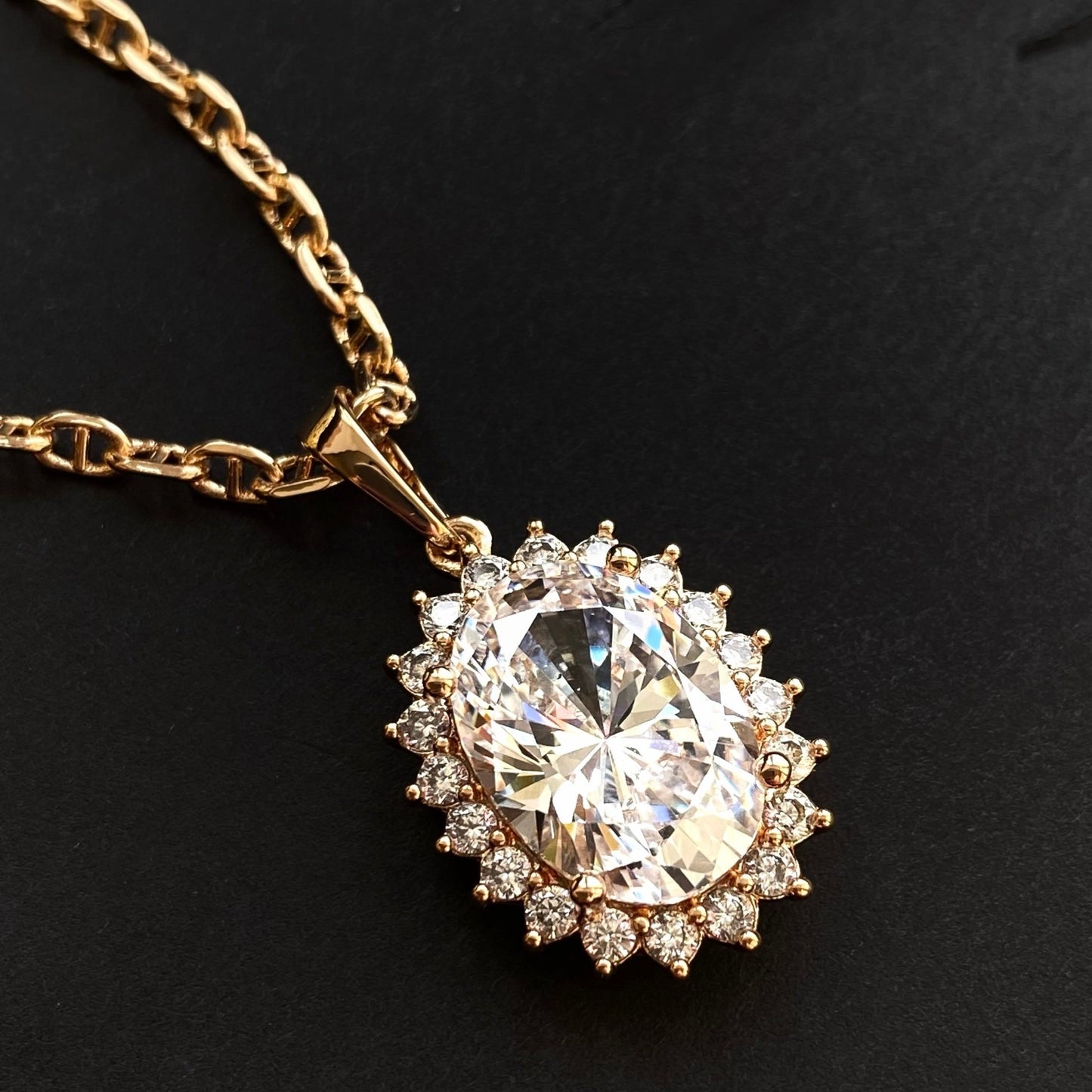  - Royal Shine – Grezna kaklarota ar ovālu kristāla kulonu - 2