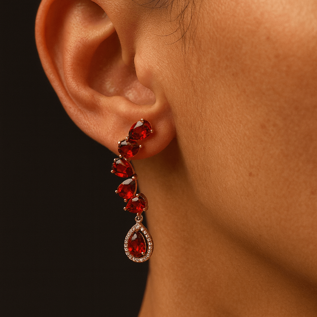 Ruby Glam – Apzeltīti svētku nagliņu auskari ar sarkaniem kristāliem - 18k - apzeltita - rotas