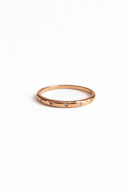 Smalks apzeltīts gredzens ar cirkonijiem - 18k - apzeltita - rotas